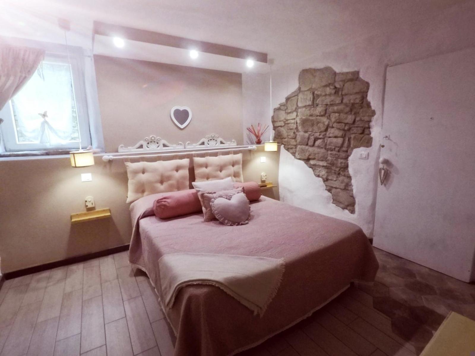 B&B La Casa Dei Cuori Millesimo Ruang foto